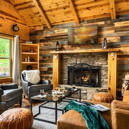 Mountainside - New Luxury Cabin-Fire Table-Hot Tub-3 Pools-Ps5-Bears 蓋特林堡 外观 照片