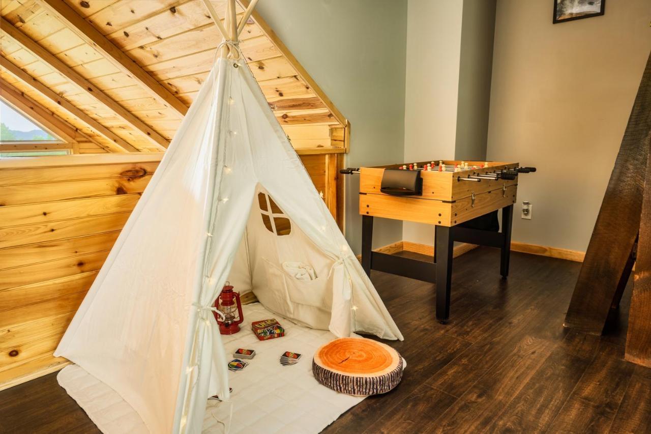Mountainside - New Luxury Cabin-Fire Table-Hot Tub-3 Pools-Ps5-Bears 蓋特林堡 外观 照片