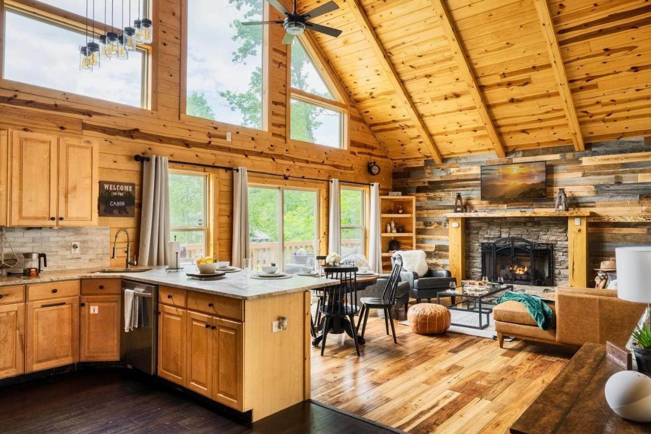 Mountainside - New Luxury Cabin-Fire Table-Hot Tub-3 Pools-Ps5-Bears 蓋特林堡 外观 照片