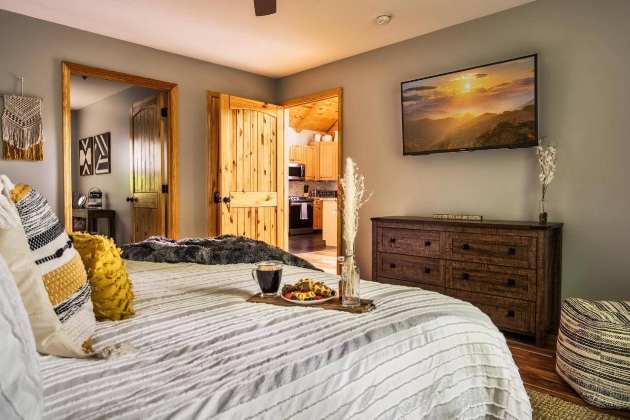 Mountainside - New Luxury Cabin-Fire Table-Hot Tub-3 Pools-Ps5-Bears 蓋特林堡 外观 照片