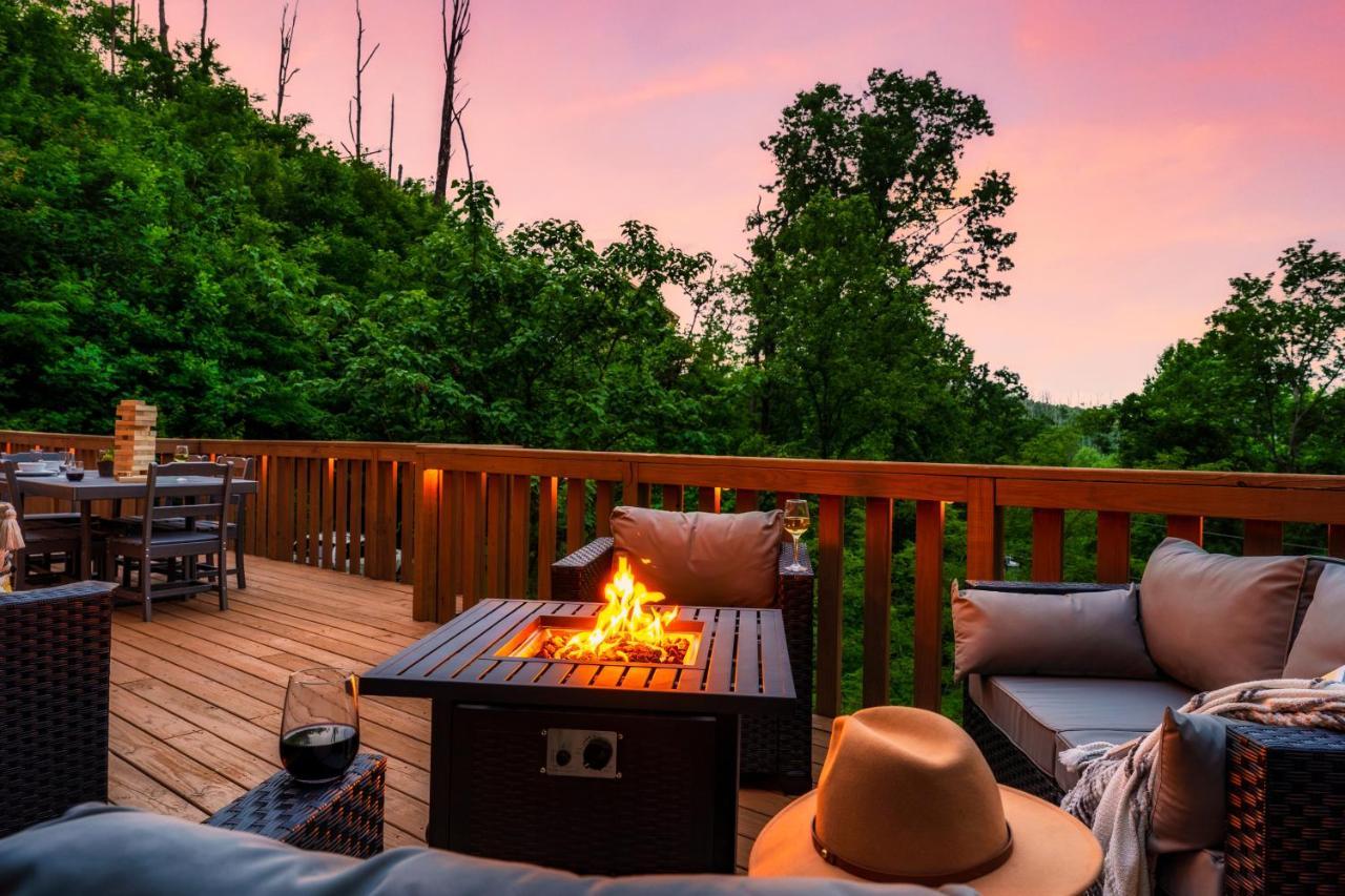 Mountainside - New Luxury Cabin-Fire Table-Hot Tub-3 Pools-Ps5-Bears 蓋特林堡 外观 照片